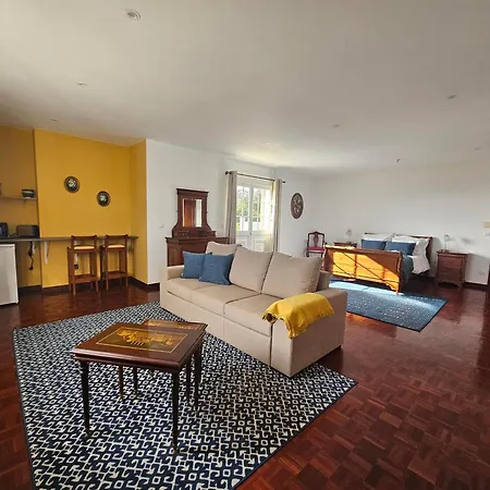 A Casa Do Comandante - Piscina E Jardim بيت ضيافة *