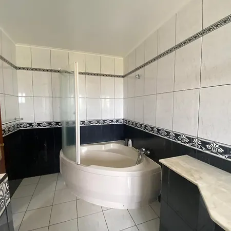 A Casa Do Comandante - Piscina E Jardim بيت ضيافة *