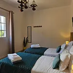 A Casa Do Comandante - Piscina E Jardim Guest house